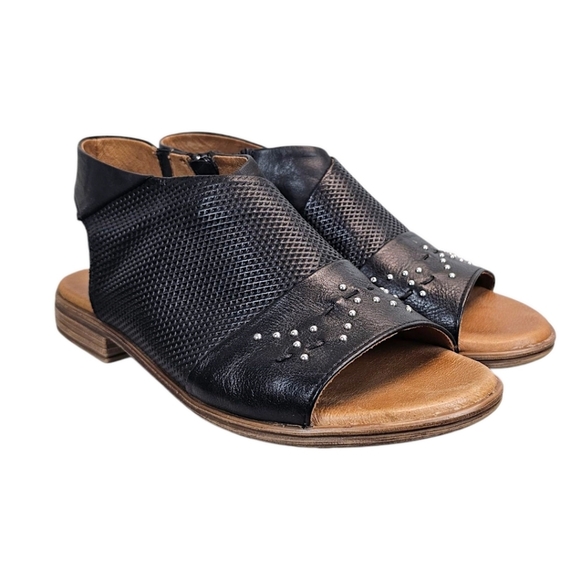 Miz Mooz Womens Darcie Side Zip Leather Sandals Sz 39 Black Studded Boho Chic